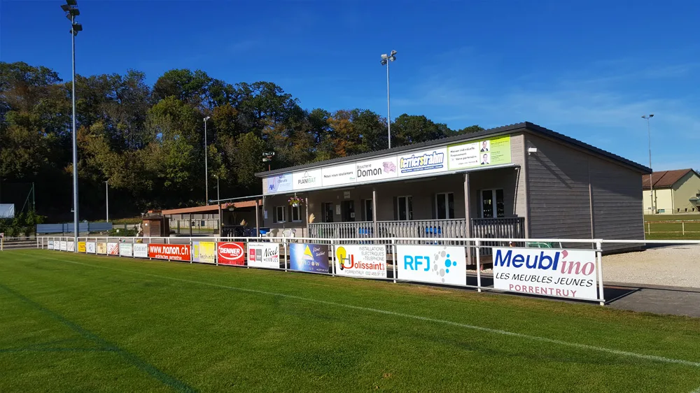 La terrasse de la cantine du FC Alle
