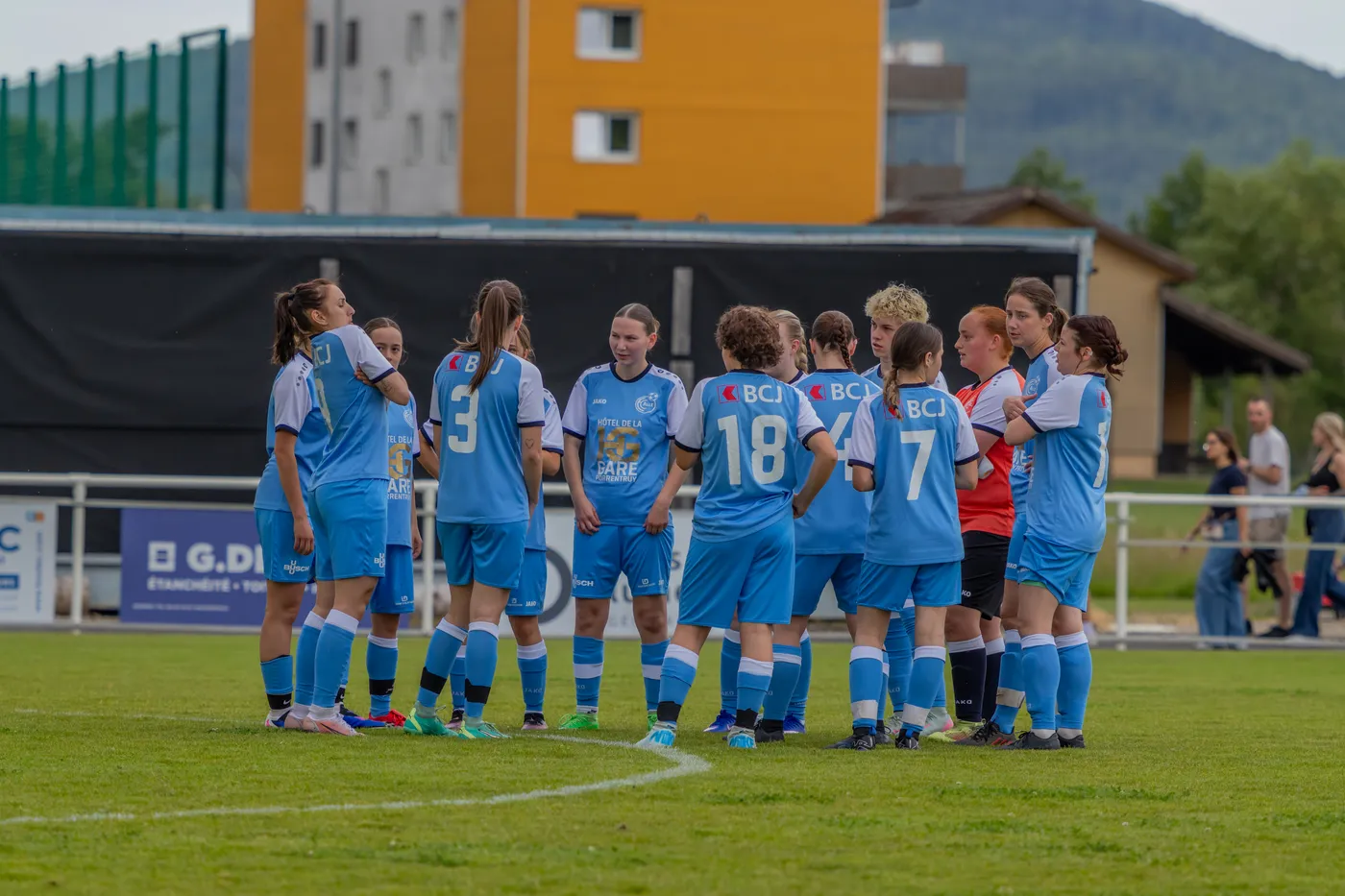 Album : 1ère féminine contre Bassecourt